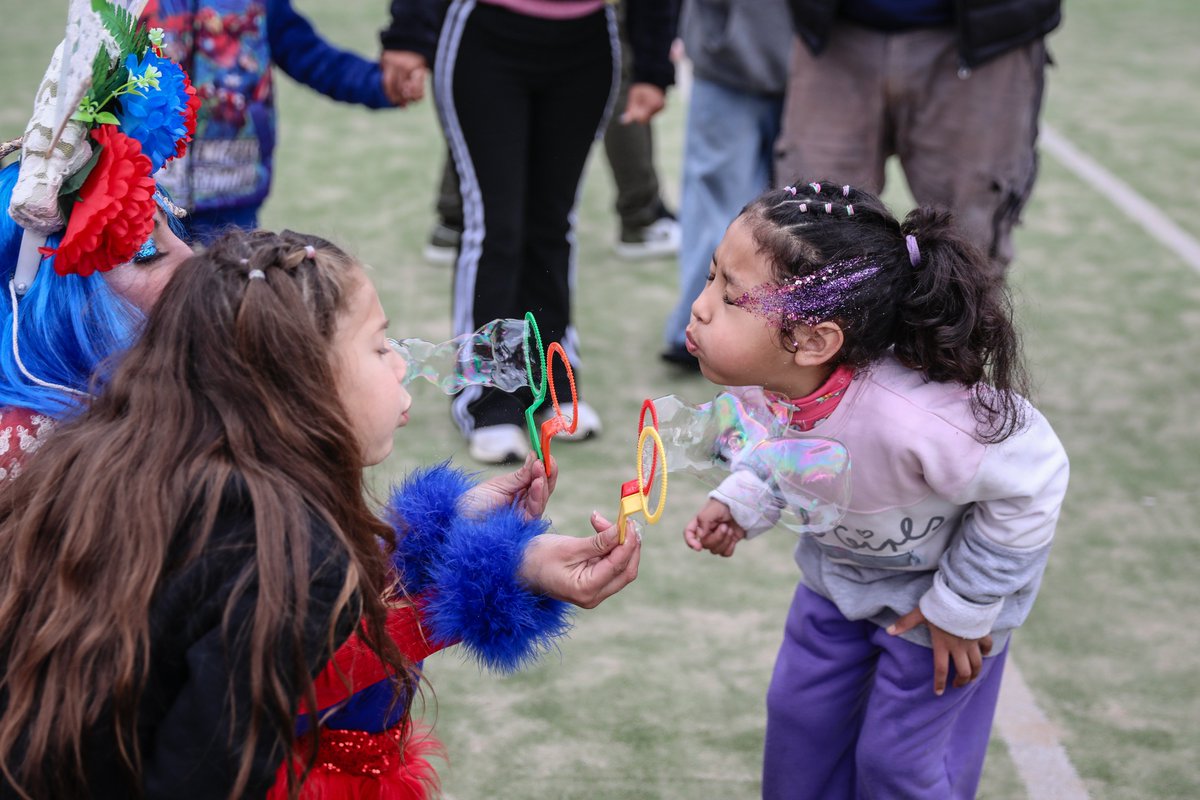 💙❤️ ¡Inolvidable Día de las Infancias en San Lorenzo!

Cuervitos y Cuervitas disfrutaron a pleno y en familia en la Ciudad Deportiva, en una jornada donde sobró emoción y alegría. Hubo inflables, deportes, juegos, búsqueda de tesoro, música, el show de Copla Colores y sorteos