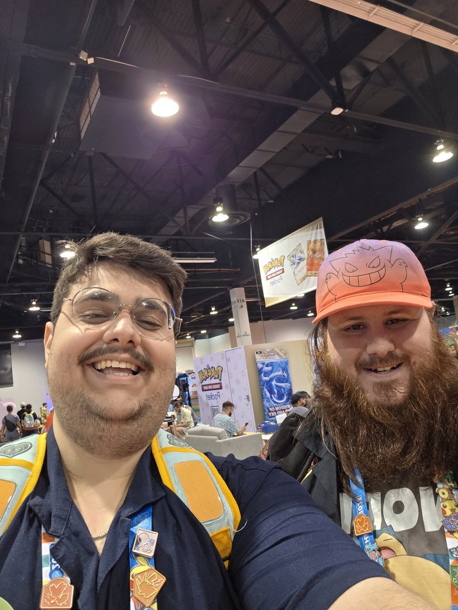 MatWithOneT55's tweet image. Had to get a picture with @BigUkena! Thank you for taking the time to say hi and sign a card!