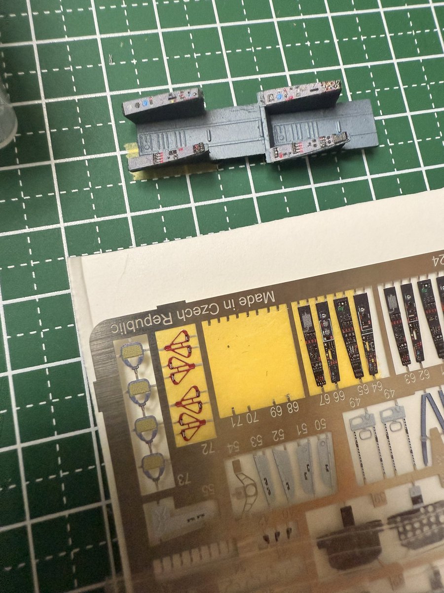 おはようございます
今日から仕事ですが、早朝からコクピットを作ってました。
まだ仕事前ですが帰宅するのが楽しみです。