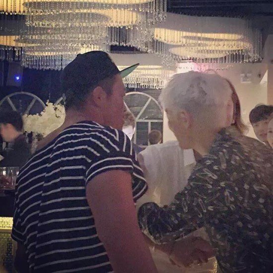 fkhardtimes's tweet photo. 따악십년전생파가생각나는구만
개중에 울오빠만참석해떤!! https://t.co/oACAatmeFR