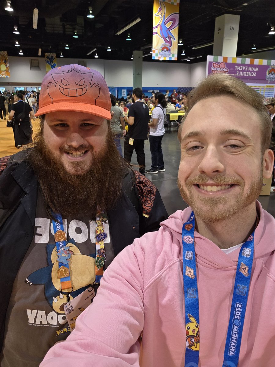 MatWithOneT55's tweet image. Met @MopoShnack and lived to tell! Thank you for the chat and signing a card!