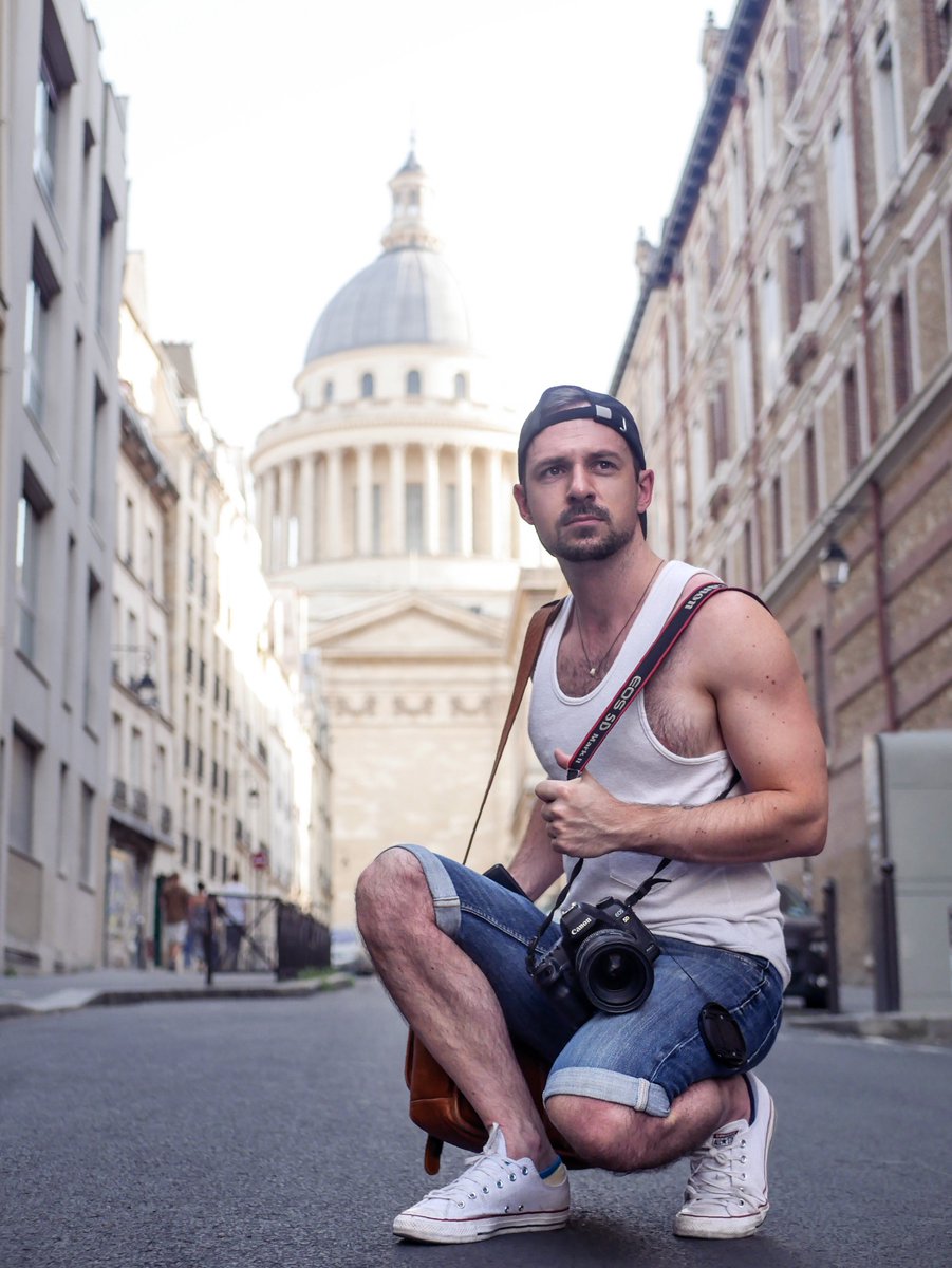 Descubrir París con ojos curiosos es un acto de amor propio. “Viajar es vivir dos veces.” 🌍✨  
#DescubreElMundo #OrgulloViajero

#DiverCityMx "Tu Estilo Diferente de Viajar"
✨ #Follow 👉 instagram.com/divercity.mx/