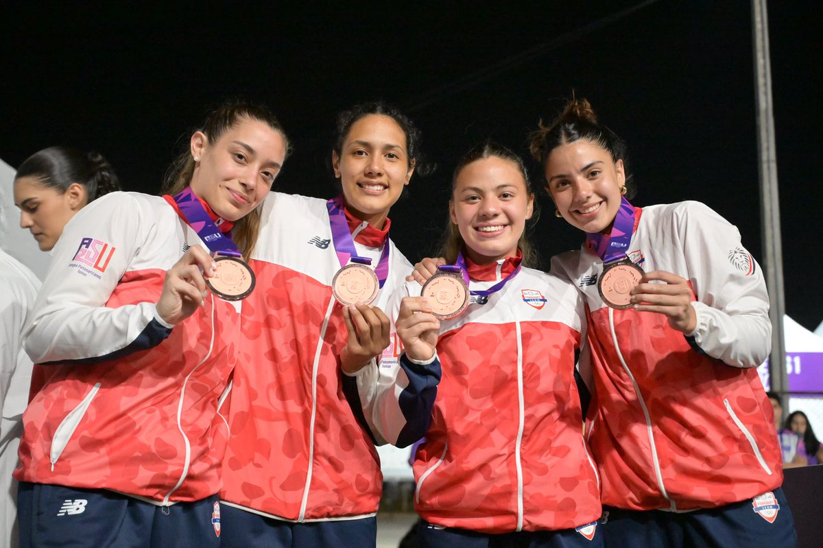 🇵🇾✨️Ceremonia de Medallas✨️🇵🇾

#Baloncesto3x3🏀 • Nuestra <a href="/selefempy/">Selección Paraguaya de Basket 🇵🇾</a> subió al podio panamericano para colgarse la #MedallaDeBronce🥉 tras superar a #Brasil🇧🇷 en un impresionante duelo🥳

Las chicas pusieron garra y corazón para esta gran hazaña✨️😍🙌🏼

#ElDeporteNosUne🤝🏼