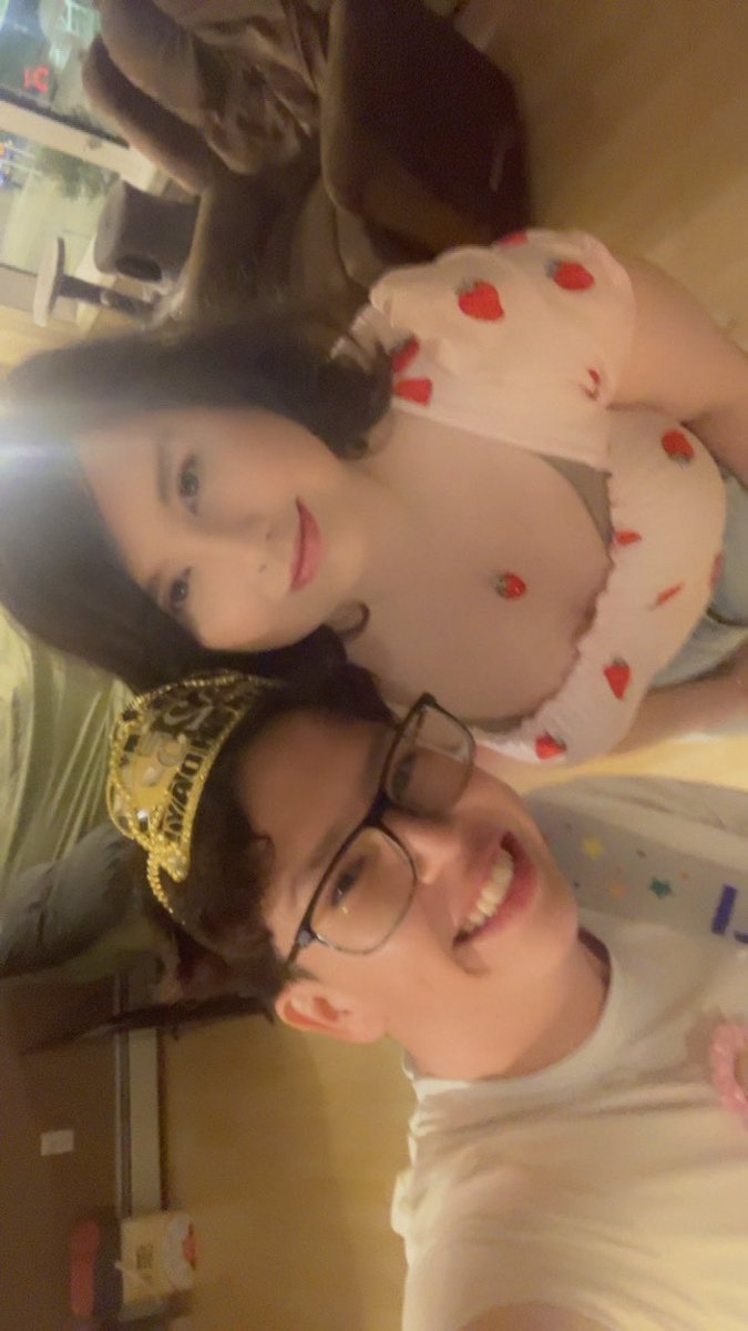 GlitchyGalaxy0's tweet photo. Forgot to show you my fit when I went out :3
I also gotten theses tiny figures when i went out https://t.co/gGGOXySspm