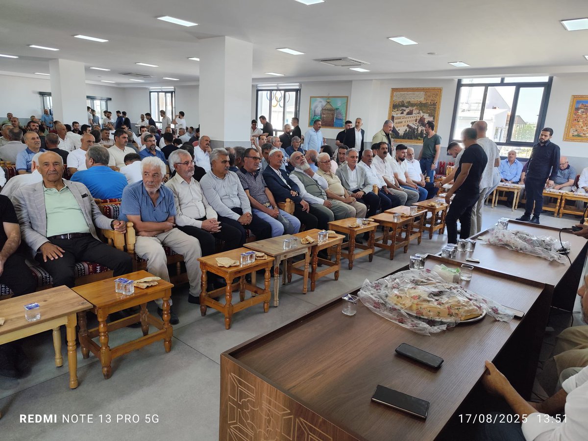 Mardin Mazıdağ’ lılar Derneğinin açılışı Bizimde Amcaoğlu nun Rahmeti rahmana kavuştuğu ve taziyenin  son gününde Verilen mevlit yemeğinde iştirak eden uzaktan ve yakından gelen veya telefonla taziyelerini bildiren tüm dostlara Allah razı olsun