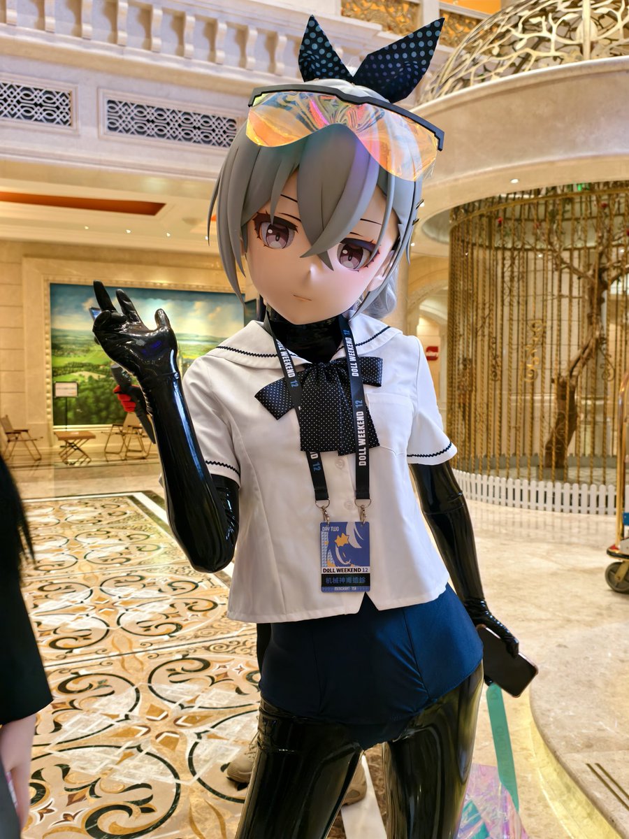 迟来的500fo贺图预告！
“好紧…等等你说胶狼是什么意思？”
#kigurumi #silverwolf #honkaistarrail #latex