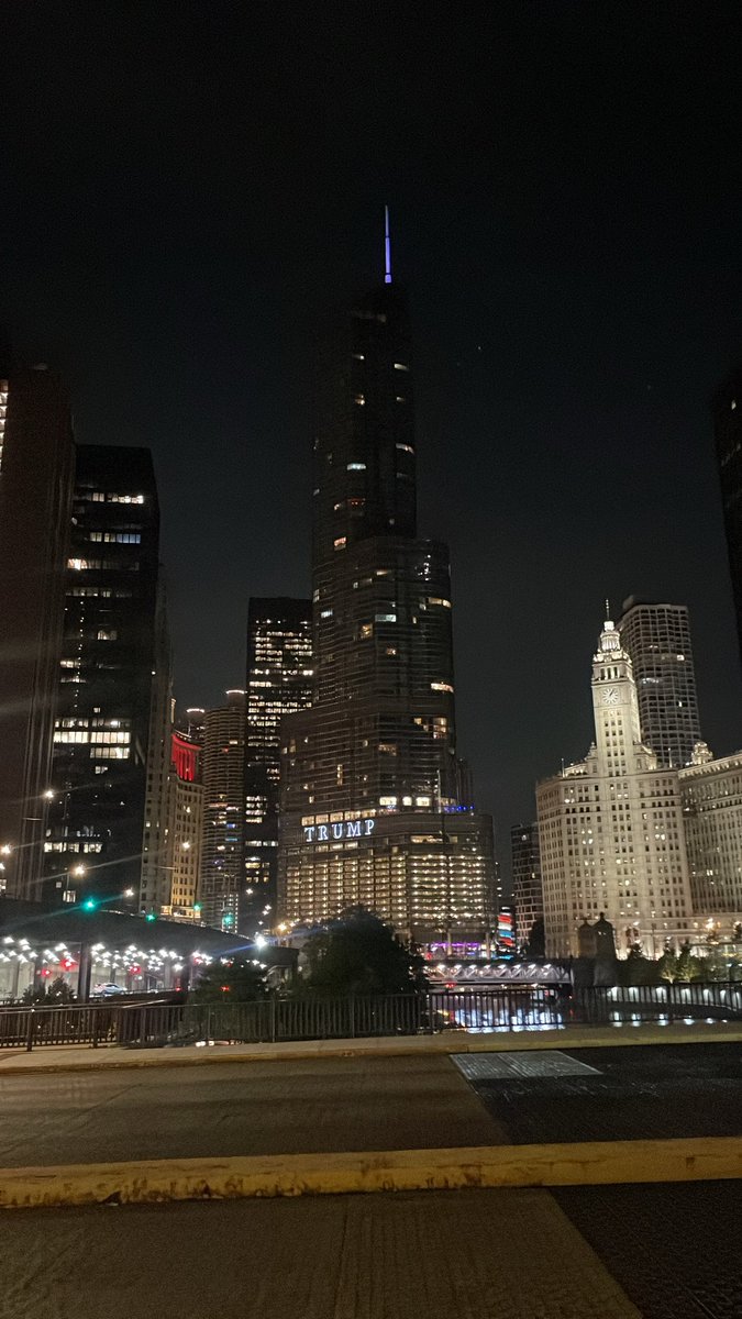 BossKj_'s tweet photo. … Late Night’s #SummerTimeChi 🚥📍 https://t.co/tOWOXGgomt