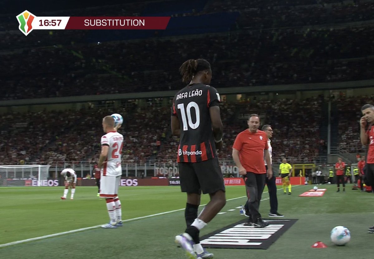 Rafael Leao se marcha lesionado con el Milan a los 17 minutos de partido. Todo a seis días del inicio de la Serie A.

Vamos a ver si esto afecta en la posible salida de Okafor al Leeds.