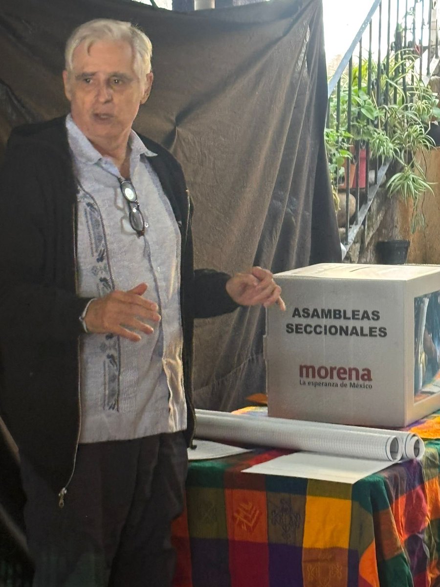 infpmorena's tweet photo. Este domingo arrancaron las asambleas para la conformación de los #ComitésMorena de nuestro partido-movimiento @PartidoMorenaMx de manera simultánea en todo el país.

@fisgonmonero, presidente del INFP se sumó como mentor para la conformación del comité en la sección 393 en Coyoacán.

Nuestro movimiento está más fuerte que nunca y fortalece la democracia porque en la 4T el pueblo manda. ✅🙋🏽‍♀️🙋🏽‍♂️
