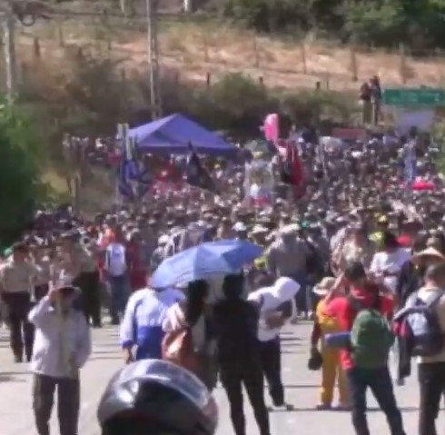 #Romería2025  || A pocos minutos de llegar a la parroquia de San Pedro de la Bendita la sagrada imagen de la Virgen de El cisne.  14H45