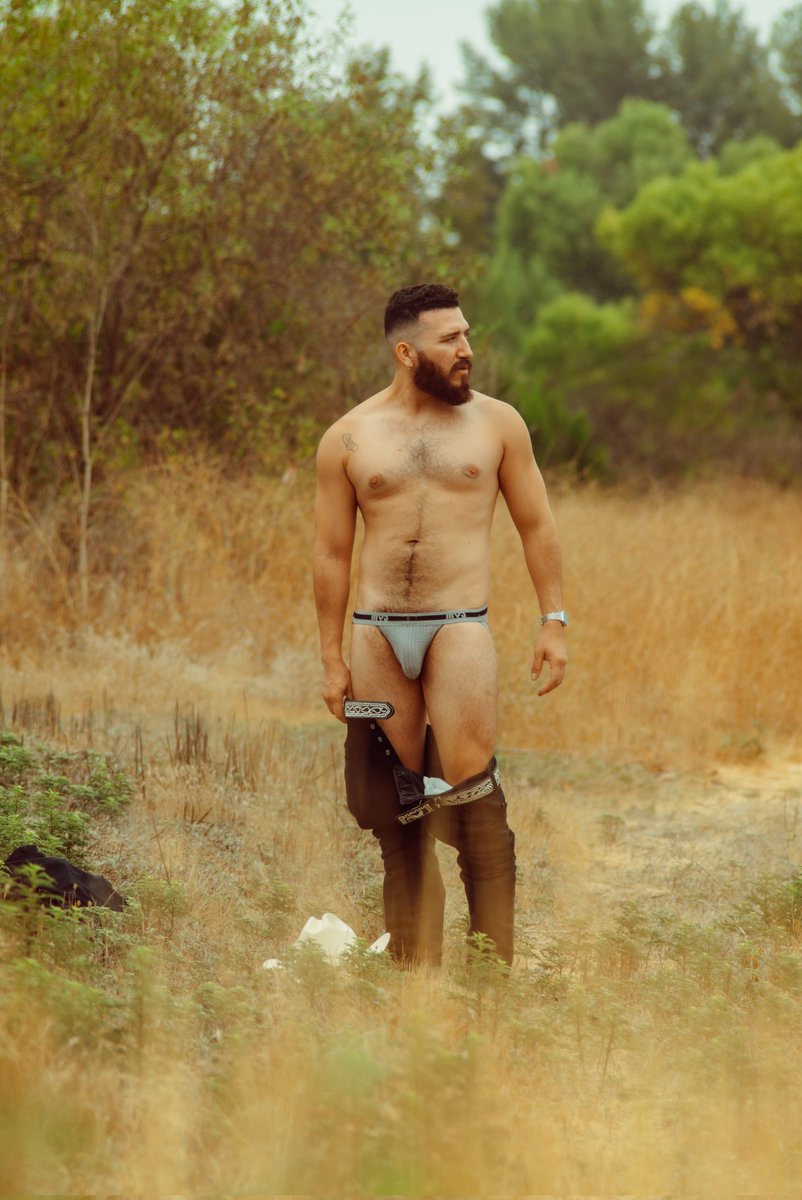 flo_n_machine's tweet photo. 📷 by @aphextony 

#gaymen #gaylatino #uncut https://t.co/z3vIfKPbuI