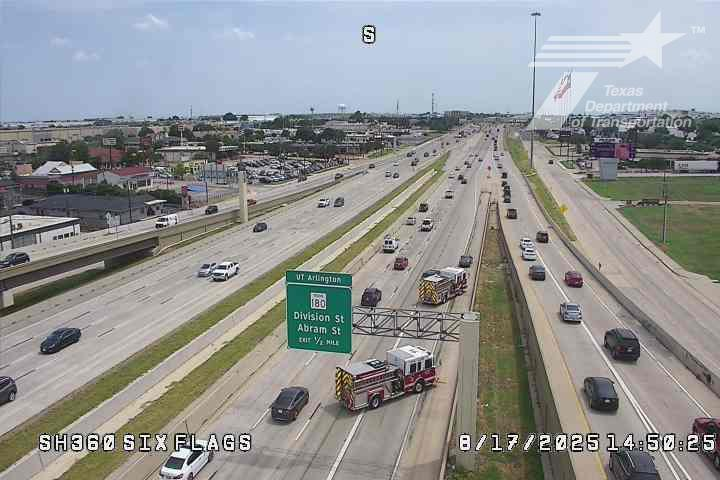 krldtraffic's tweet photo. #Arlington: SB 360 @ Six Flags Dr., a crash blocks the right lane and shoulder - slow from Ave J. @KRLD #KRLDTraffic #1080KRLD #trafficalert #Waze @TxDOTFortWorth #ArlingtonPD #ArlingtonFD https://t.co/F10BeC3Wsq