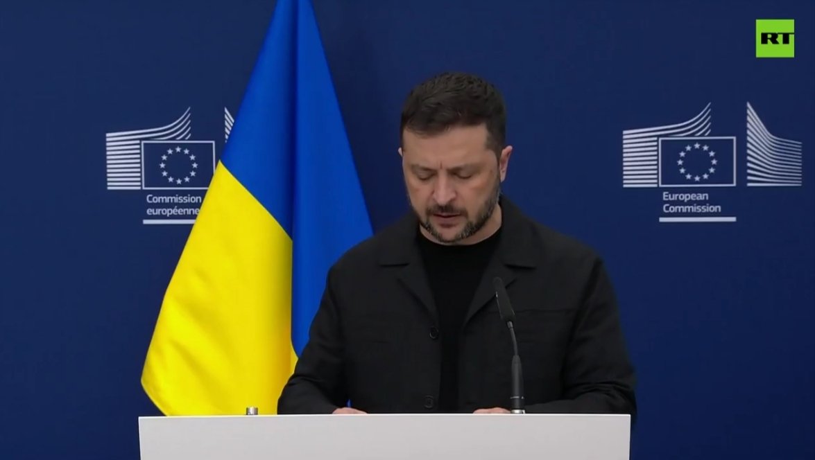 🚨🇺🇦#Zelensky rejette officiellement l'accord entre #Poutine et #Trump. Il déclare « impossible » de céder des territoires en vertu de la Constitution ukrainienne.
Aussi, d'après cette même constitution 🇺🇦, il n'est plus le président de l'Ukraine...
Tout simplement clownesque 🤡.