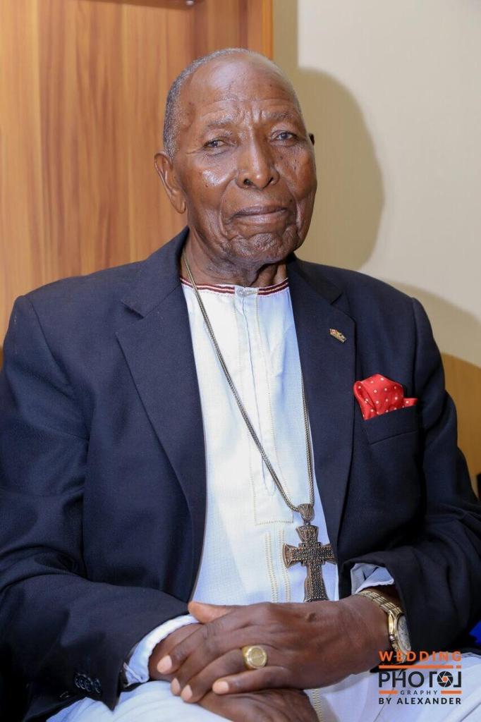 Mathias Mpuuga (@mathiasmpuuga) on Twitter photo Amawulire g'okufa kwa Owekitiibwa Tofiri Kivumbi Malokweeza, gatukubye wala!!
Yaweereza <a href="/BugandaKingdom_/">Buganda Kingdom</a> nga Kaggo mukiseera ng'Obwakabaka bwakadda. Bbeene bweyatulengera natuyita okuweereza Obwakabaka, Owek Tofiri Malwokweeza y'omu kubaatulambika n'okututendeka mu mirimu Amawulire g'okufa kwa Owekitiibwa Tofiri Kivumbi Malokweeza, gatukubye wala!!
Yaweereza <a href="/BugandaKingdom_/">Buganda Kingdom</a> nga Kaggo mukiseera ng'Obwakabaka bwakadda. Bbeene bweyatulengera natuyita okuweereza Obwakabaka, Owek Tofiri Malwokweeza y'omu kubaatulambika n'okututendeka mu mirimu