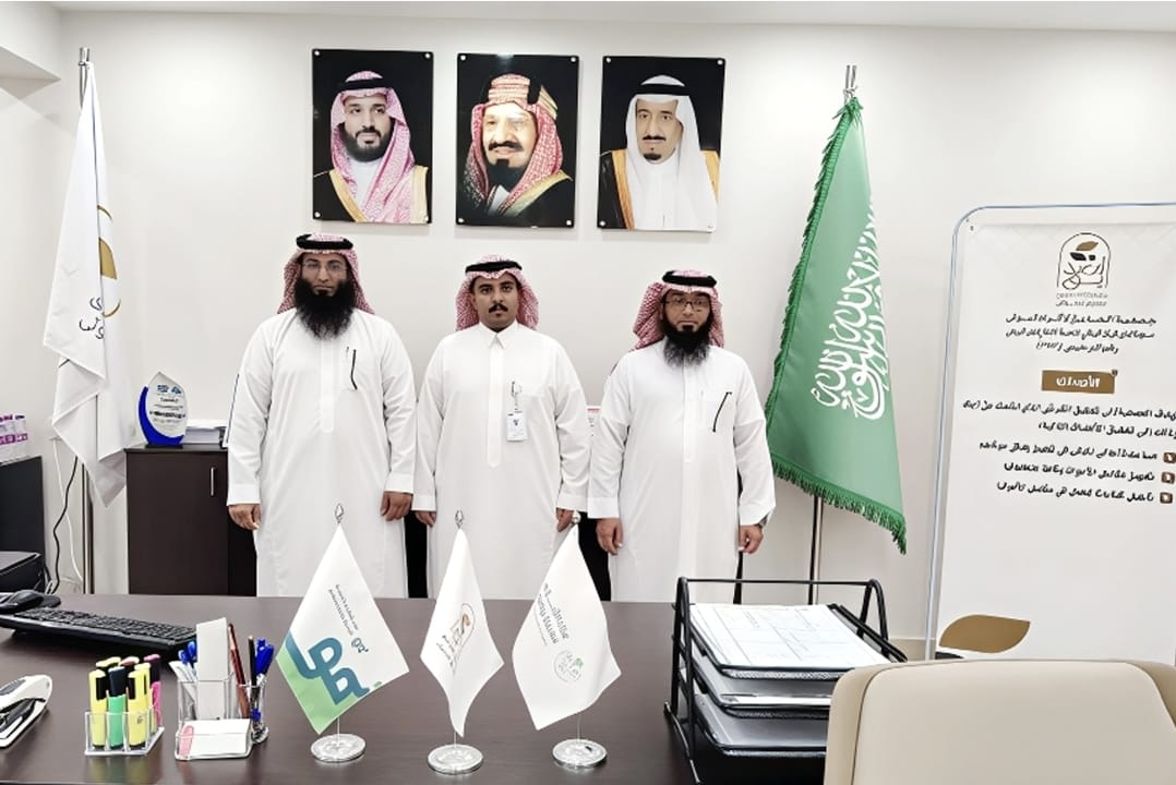 تشرف أعضاءجمعية الصديق لإكرام الموتى بزيارةرئيس تطوير اعمال القطاع بمؤسسة إكرام الموتى الأهلية أ.محمد محفوظ ال جابر وكان في استقباله رئيس الجمعية أ.عبدالعزيز الغامدي الخميس 2025/08/14
وجرى خلال اللقاءمناقشةسبل التعاون المشترك للرقي وتقديم أفضل الخدمات لذوي المتوفى وإكرام موتاهم