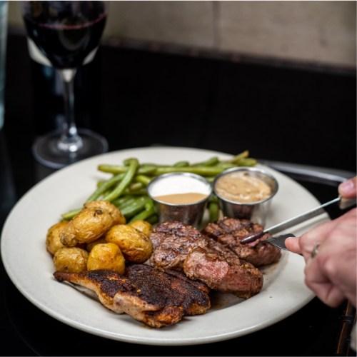 Shoutout to Muck &amp; Fuss for being voted Best New Braunfels Restaurant in the Best of San Antonio 2025 – Food &amp; Drink Readers' Choice! 🍔🍻

👏 Also topping the list:
✨ McAdoo's Seafood Co. 
✨ Huisache Grill