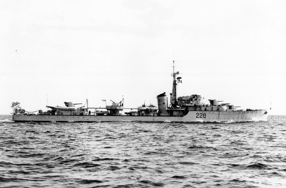 HMCS CRUSADER (Destroyer) In January, 1945, after a year's discussion, the British Admiralty agreed to lend the RCN a flotilla of "C" Class destroyers for use against the Japanese. The Pacific war ended, however, before any of the eigh... #RCN #Ships readyayeready.com/ships/shipview…