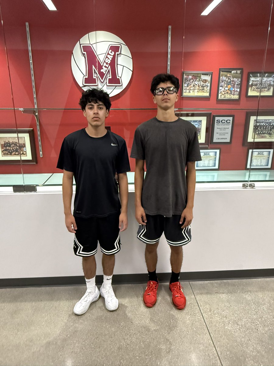 Big thank you to <a href="/toddmalecki/">Icemen🏀/Recruiter/Desert Valley/Rising ⭐Stars</a> for having our guys out yesterday 📈

26 Joel Rodriguez 
29 Jorge Lynch
