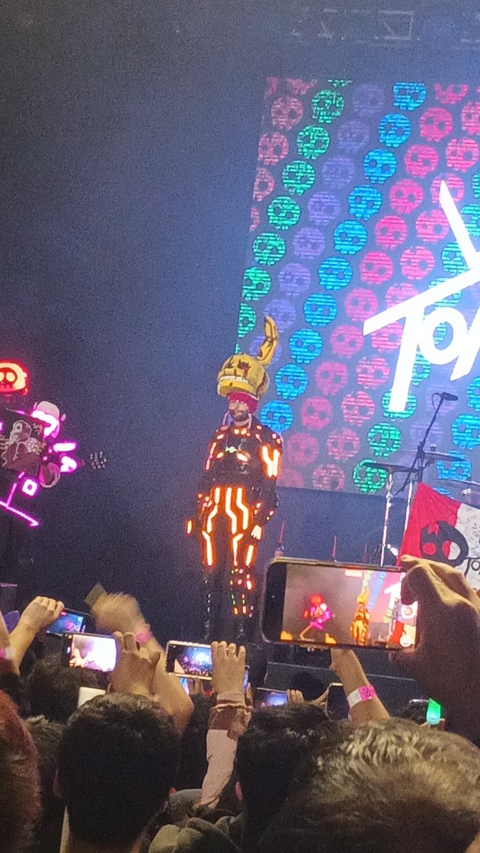 1rrelevantdraft's tweet image. THE CONCERT WAS AWESOME!!!
#tlt #thelivingtombstone