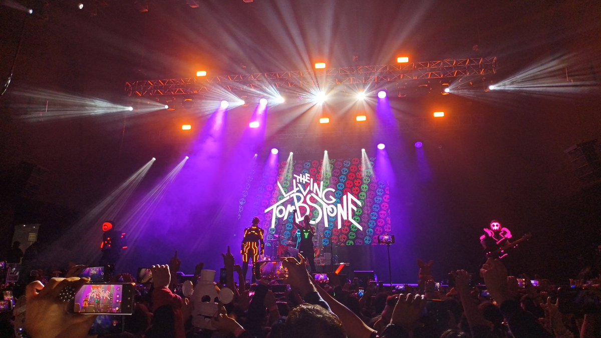 1rrelevantdraft's tweet image. THE CONCERT WAS AWESOME!!!
#tlt #thelivingtombstone