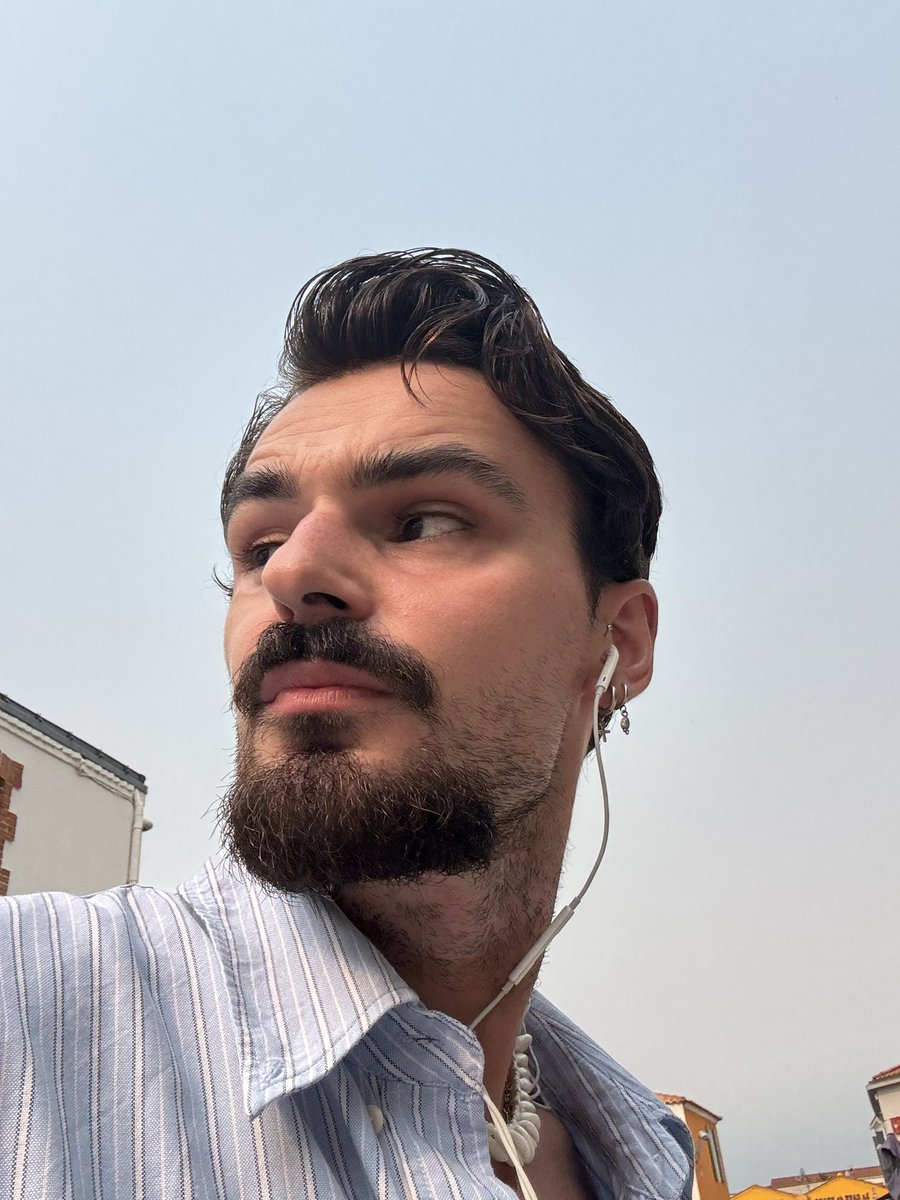 un peu tard mais bon je post quand même #LGBTQIASlay