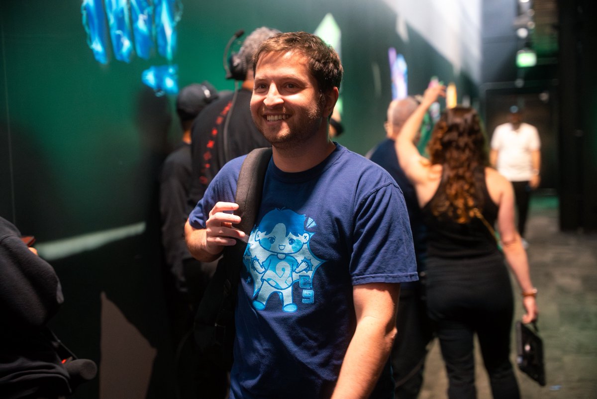 Get yourself a coach that reps your merch 🥺