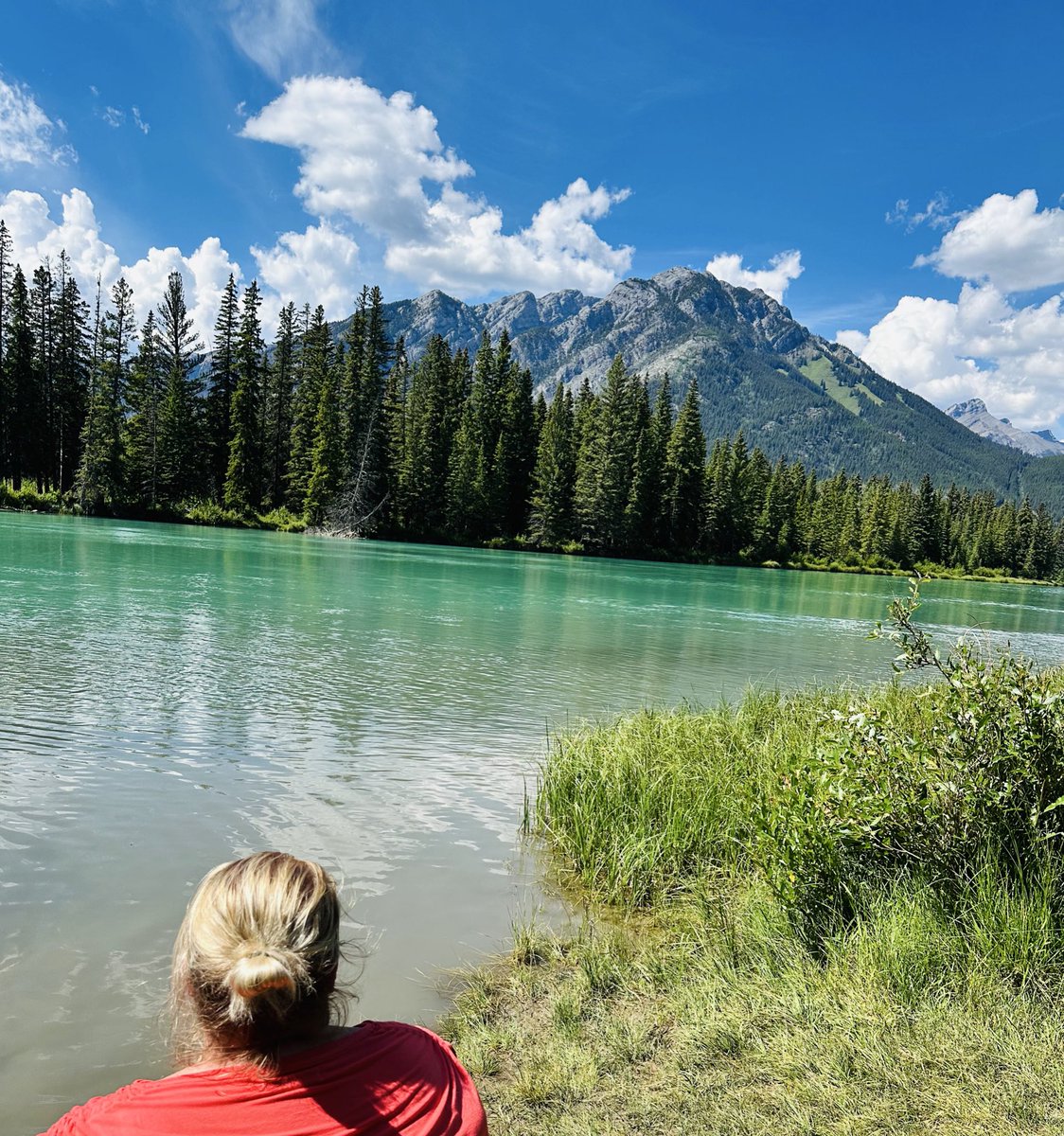 When you feel like you’ve just stepped into your screen saver 🏔️ #breathtaking views for as far as your eye can see #tranquility will hold this memory forever 🇨🇦 #bowriver you are beautiful 🙏🏻