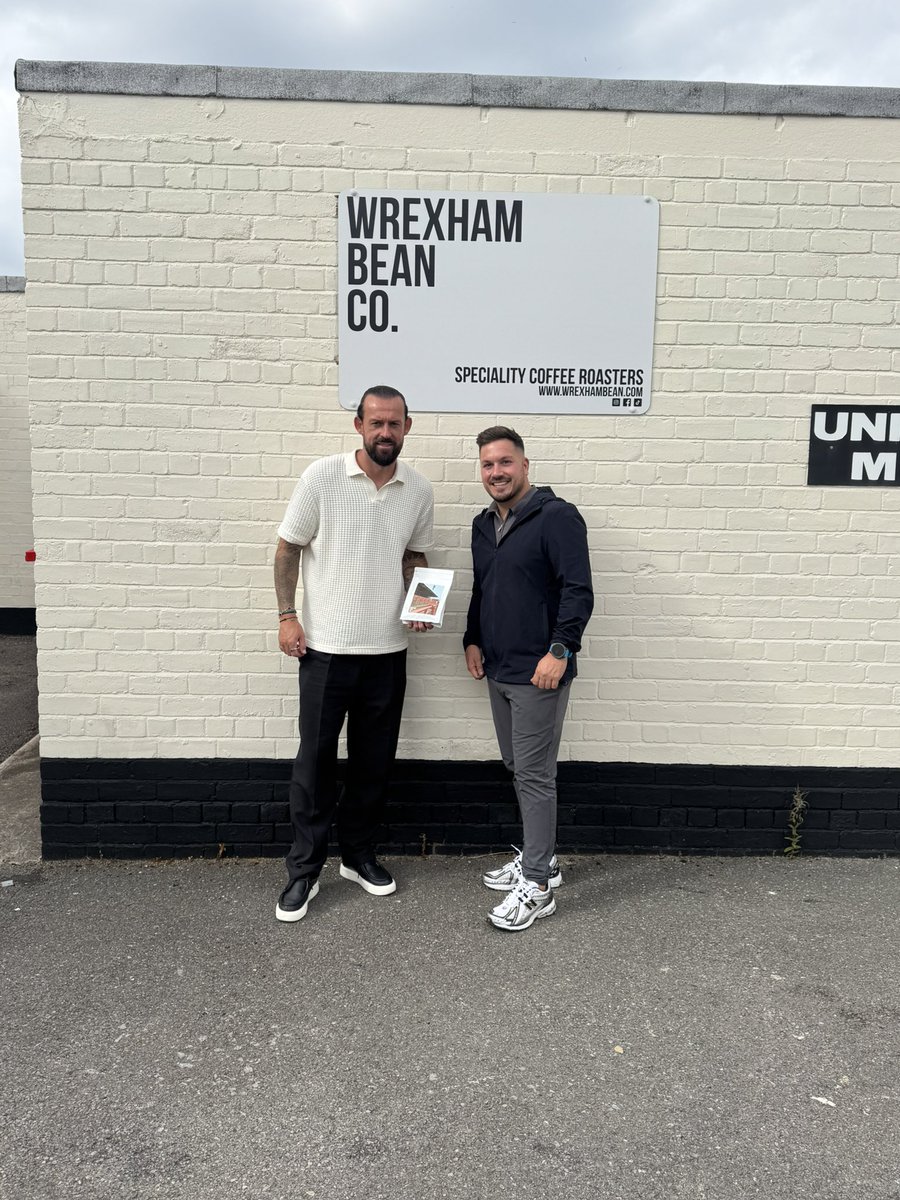 One of many past and present #WxmAFC  players who pop in for their coffee ! Christiano himself 
#wxm #askwxm #wrexham