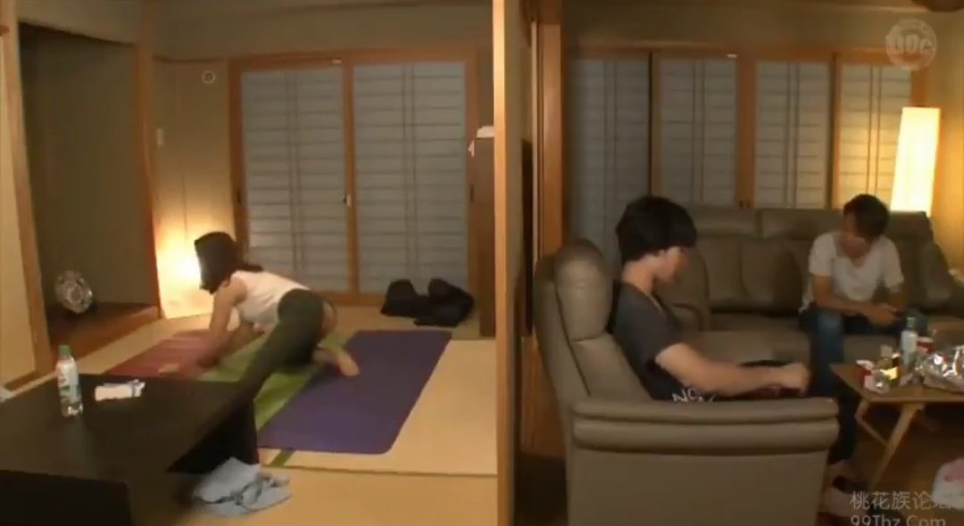 เมื่อเพื่อนหันไปเห็นเมียเรา แล้วบอกว่าเมียเราหุ่นดีน่าเย็ดจัง ประโยคนี้ทำให้เราเสียวมาก ในที่สุดเพื่อนเราก็กล้าที่จะบอกเรา ซึ่งเราก็คิดวางแผนไว้เช่นกันที่จะให้เพื่อนเราได้เยดเมียเราจริงๆ เราก็อยากเห็นเมียอ้าหีให้ชายอื่นเย็ดเหมือนกัน