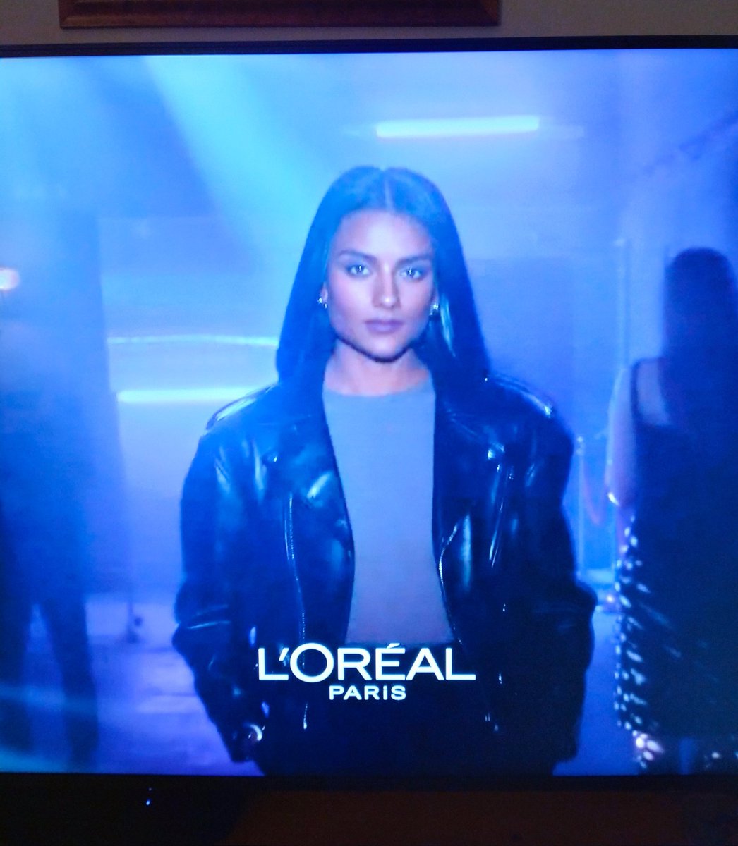 Simone Ashley featuring in a L'Oréal commercial via <a href="/frannym59/">Fmh🌹🐝🌷💜💚</a> ✨️