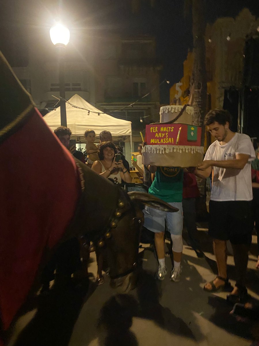 mulassabdn (@mulassabdn) on Twitter photo 🐴Ahir em vaig escapar perquè no volia que acabés la #FestaMajor, i no esperava que tants badalonins m’acompanyéssiu!
❤️Gràcies per les felicitacions, la rauxa i l’estima. Gràcies als Mallols a lo Bèstia, a la <a href="/comissiofestes/">Comissió Festes BDN</a>, a Vyvyan i a tots vosaltres!🎉 🐴Ahir em vaig escapar perquè no volia que acabés la #FestaMajor, i no esperava que tants badalonins m’acompanyéssiu!
❤️Gràcies per les felicitacions, la rauxa i l’estima. Gràcies als Mallols a lo Bèstia, a la <a href="/comissiofestes/">Comissió Festes BDN</a>, a Vyvyan i a tots vosaltres!🎉