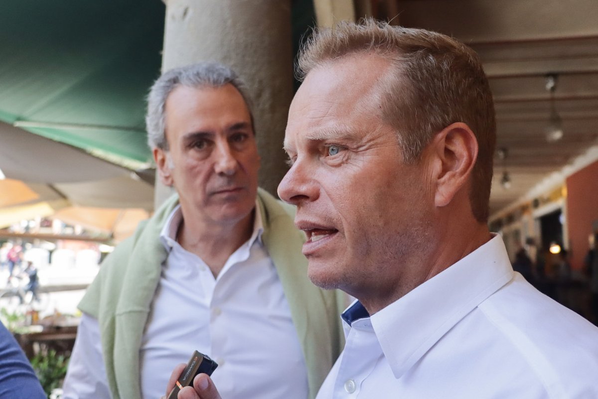 pauloyolatl's tweet image. #Poder || Arturo Escobar, uno de los líderes del #PVEM visitó #Puebla para respaldar al presidente @pepechedrauimx 
#NoticiasEnLínea #Puebla 🔗bit.ly/3xHer1R
De esta forma le da la espalda a @TonyGaliLopez