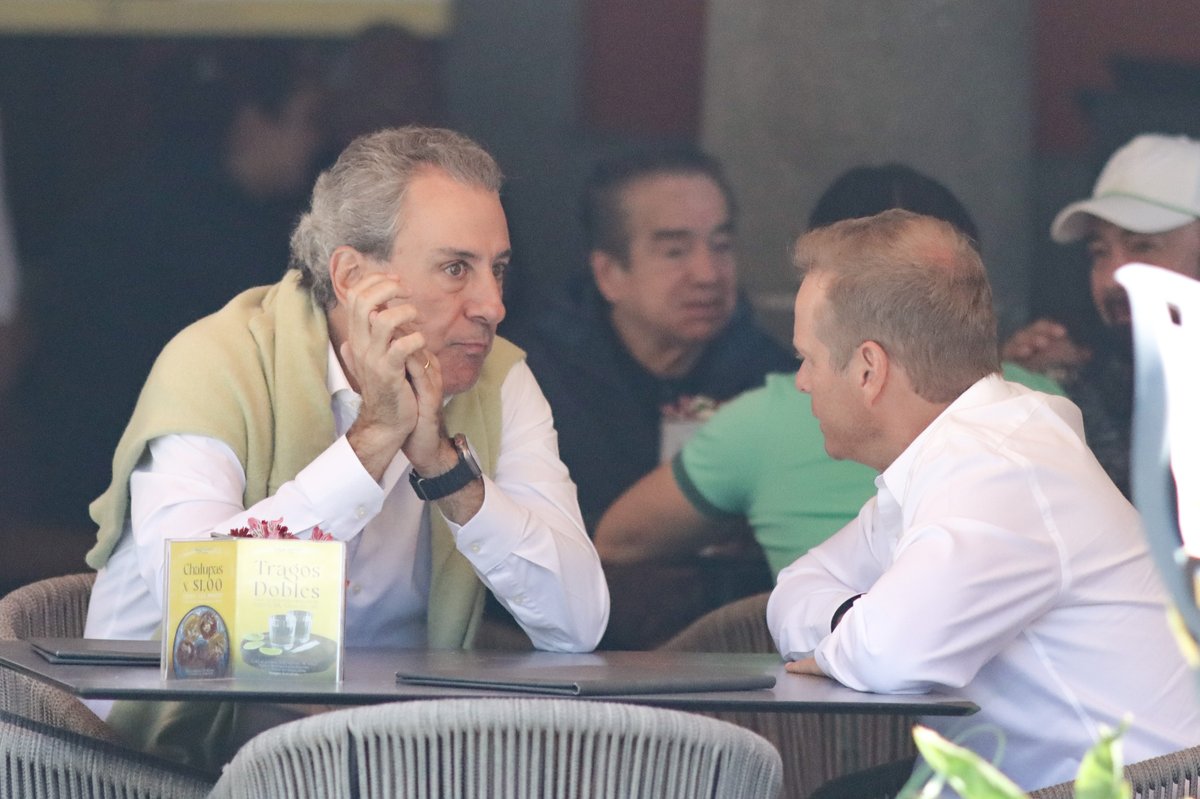 pauloyolatl's tweet image. #Poder || Arturo Escobar, uno de los líderes del #PVEM visitó #Puebla para respaldar al presidente @pepechedrauimx 
#NoticiasEnLínea #Puebla 🔗bit.ly/3xHer1R
De esta forma le da la espalda a @TonyGaliLopez