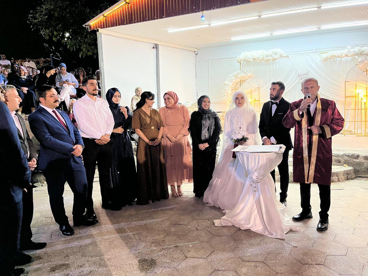 Kıymetli misafirlerin ve şahitlerin huzurunda, Selvi &amp; Yasir çiftinin nikah akitlerini gerçekleştirip, mutlu günlerinde heyecanlarına ortak olduk.

Usman ve Duyum ailelerini tebrik ediyor, genç çiftimize hayırlı bir ömür, sağlık ve mutluluk diliyorum.