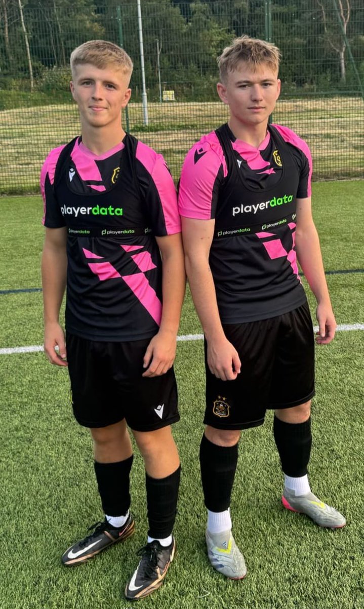 DumbartonU20's tweet photo. Our player Data vests are sponsored by 
Winter kitchens!

Check out his website at 
https://t.co/A5jchKUlE6 

Thanks for coming on board as a sponsor and supporting the Lowland Development U20s https://t.co/EQZcwLUhyD