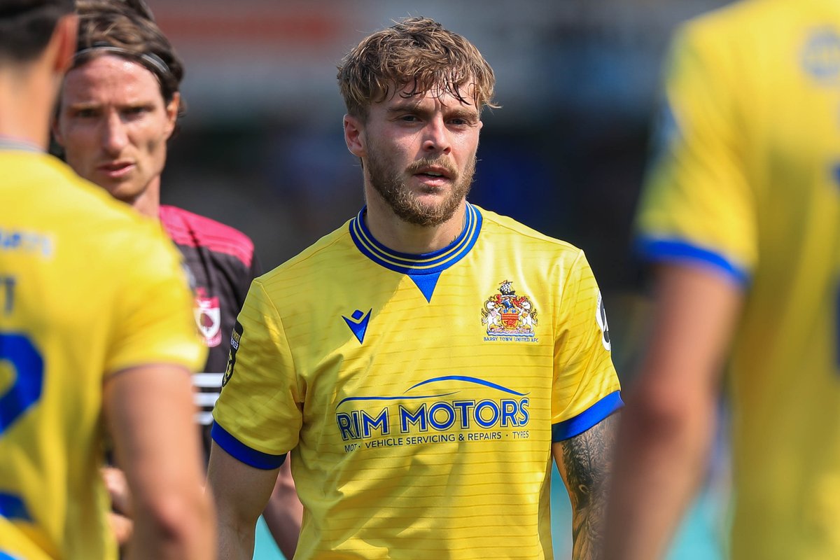 Perry Dobbins Photography (@perrydobbins1) on Twitter photo 'Sometimes you put your body on the line for your team and a draw just does not feel like just deserts'. Final score: <a href="/BarryTownUnited/">Barry Town United</a> 1 v <a href="/ColwynBayFC/">Colwyn Bay FC 🏴</a> 1. <a href="/MikeyGeorge1999/">Mikey George</a> et al. 'Sometimes you put your body on the line for your team and a draw just does not feel like just deserts'. Final score: <a href="/BarryTownUnited/">Barry Town United</a> 1 v <a href="/ColwynBayFC/">Colwyn Bay FC 🏴</a> 1. <a href="/MikeyGeorge1999/">Mikey George</a> et al.