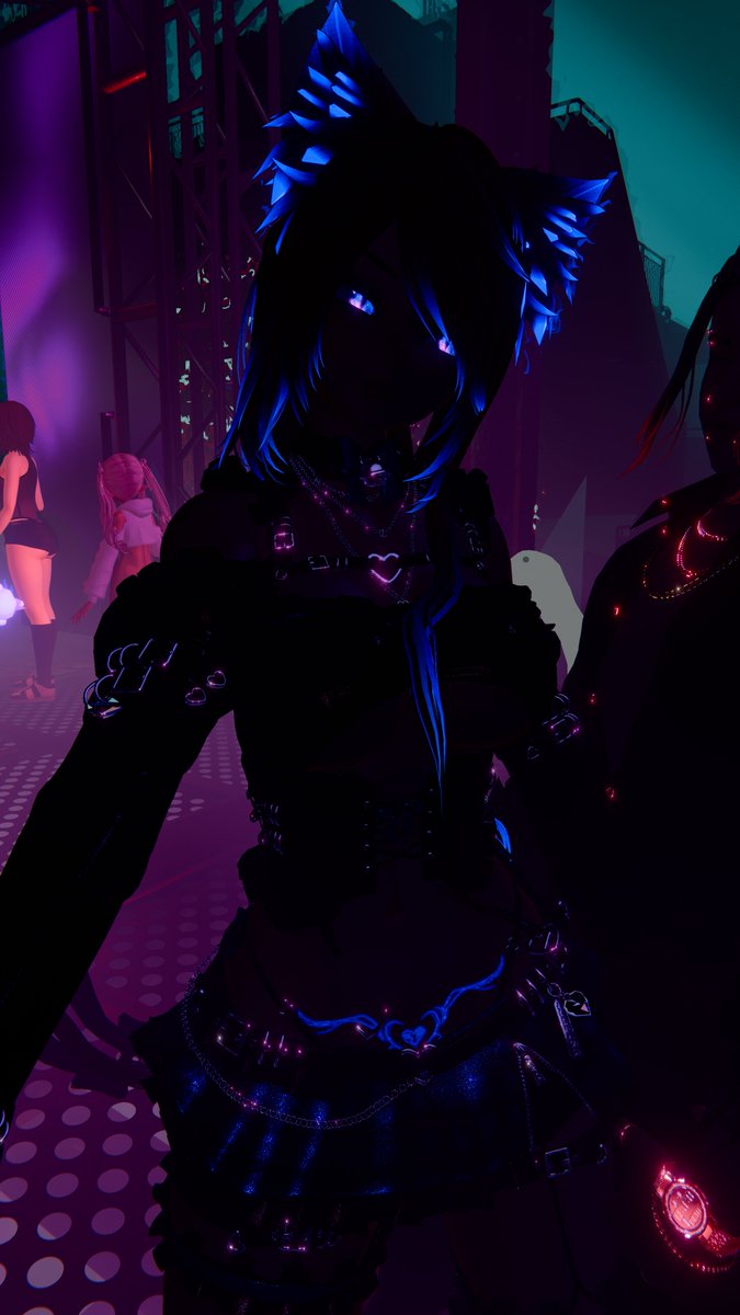 Really fun weekend hanging out and dancing with friends! This pic is from [RE]BIRTH and a fantastic DJ Walleee set! #VRC #VRChat