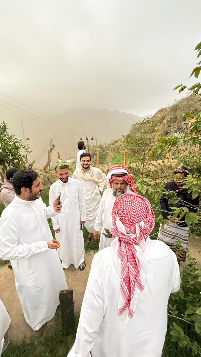 COF100's tweet photo. تشرفنا بمزارع قهوتكم النموذجية 
بزيارة قروب أبو حصة الجميل - تعرفنا سوياً على كيفية زراعة البن السعودي الأصيل وطرق تجفيفه وطرق حمصه وبعدها قمنا بجوله إلى النزل الريفية داخل المزرعة والأكواخ @b3der_12 
@yourcof https://t.co/bpamPz0AhR