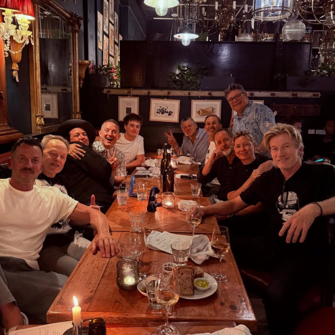 Lord of the Rings cast reunion.📸