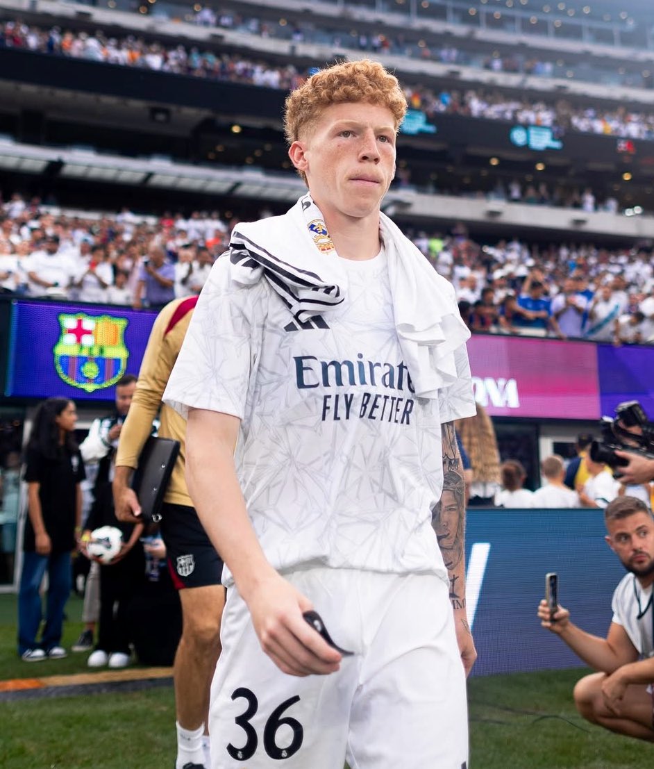 ✨ Lo de Jeremy De León tiene muy buena pinta, si el chaval acaba aceptando.

Si llega bien físicamente y le respetan las lesiones, es un plus en la delantera del #HérculesCF tras la baja de Nico.

👀 Torrecilla decía que no habría más fichajes, ojo ahora que no lleguen tres más.