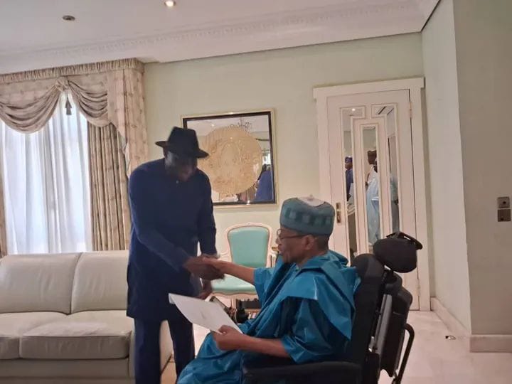 Photos: Former President Goodluck Jonathan visits former Head of State, General Ibrahim Babangida on his 84th birthday.

 Dr Jonathan described the former head of State as a committed leader.

#IBBAt84
#Babangida
#jonathan

credit: tvc