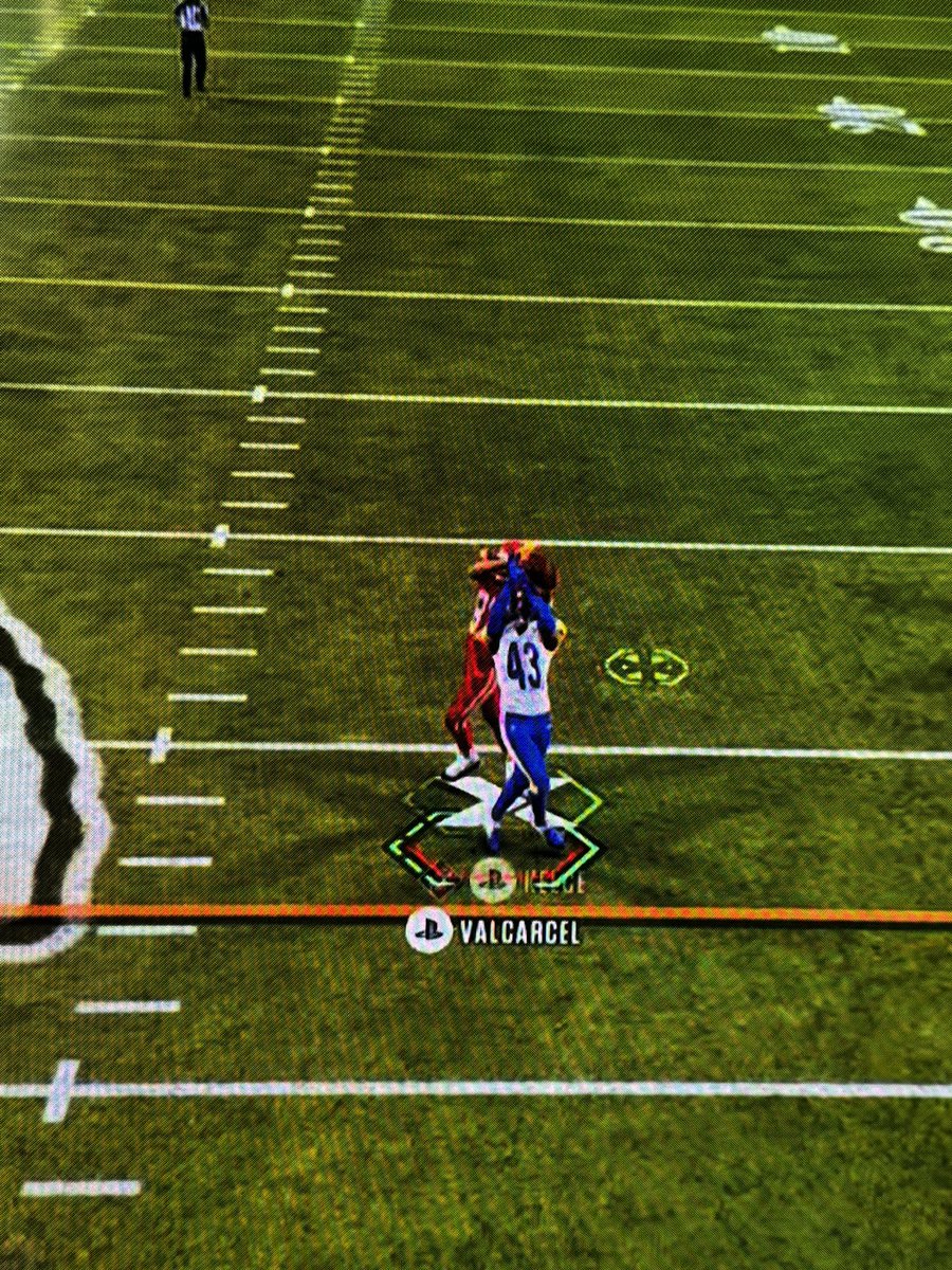 princemarkiee's tweet photo. @EAMaddenNFL @EASPORTS everyone involved making this horrendous game needs to sued. You drop these bugged out games , inconsistent, clunky, &amp; unbalanced scripted bs. 

Glitch Blitzes, Random Coverage breakdowns,

This example here: LITERALLY JUMPING THE ROUTE &amp; THE TE CATCHES https://t.co/e7Oa4f9lmS