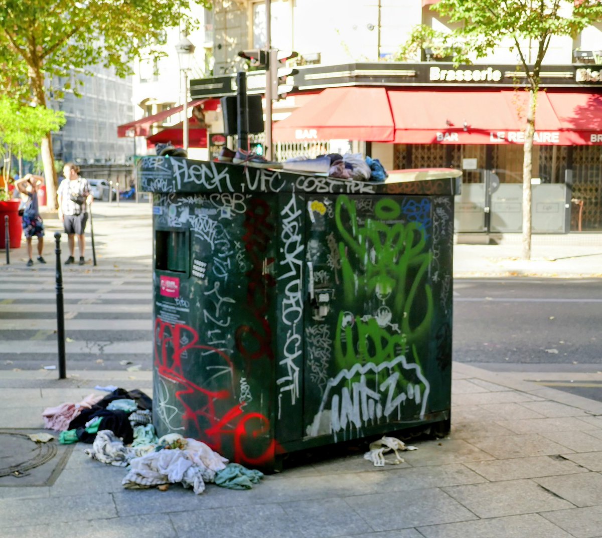 Sneige_Nana's tweet image. 🚉 _🚍 Marcadet-Poissonniers #Paris18 #saccageparis