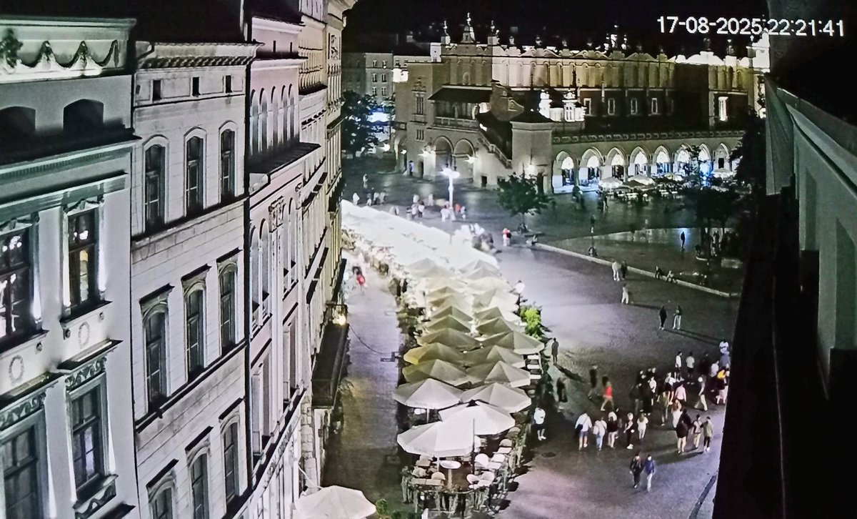 JacekOterski🇵🇱🇪🇺 (@nhjacek) on Twitter photo Cracow, Poland. 
Main Market Square. Cracow, Poland. 
Main Market Square.