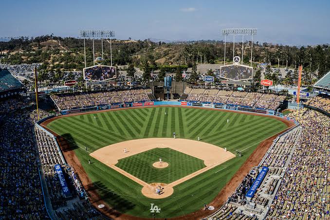 bluegreyarmy's tweet image. [ 🐯🐻 ]

—  #V estará no Dodger Stadium dia 25.08 para lançar a primeira bola cerimonial!

V AT DODGERS STADIUM
TAEHYUNG AT DODGERS STADIUM
PROUD OF YOU TAEHYUNG
CONGRATULATIONS TAEHYUNG