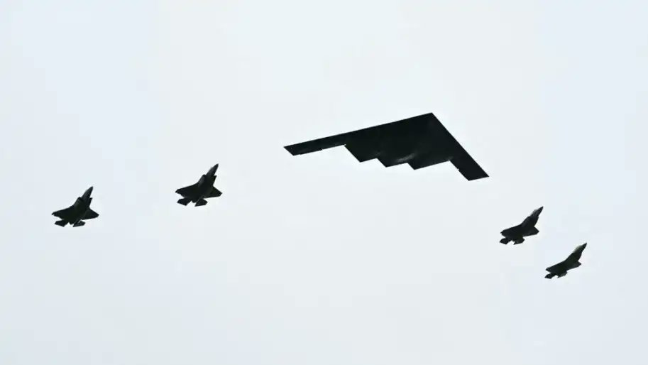 bigcatwar's tweet image. 1.фото сопровождение вражеского обьекта в небе США.2.фото обьяснение,что будет,если полезешь в залупу...