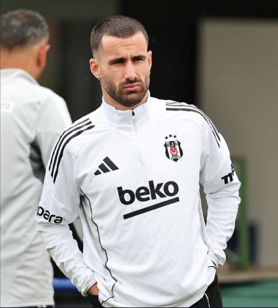 Hakkını helal et kardeş. Sana da yük oluyoruz.