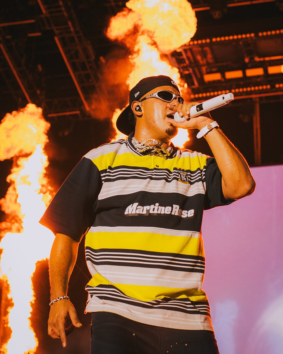 Myke Towers apareció como uno de los actos principales del Dale MIXX, presentando varios de sus éxitos “La playa” y “LALA”.

Aunque hubo problemas con el tiempo, el mal momento se esfumó cuando invitó a Gabito Ballesteros.

📷: Luis Moreno