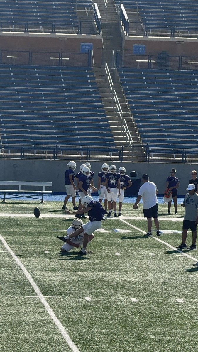 Rylan3106's tweet photo. Great time kicking at the MHS varsity scrimmage. 
@Coach_Conry 
@Coach_Fortune 
@CoachWolfle 
@OberkromKicking https://t.co/VqFKJJ2Os7
