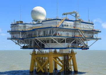 ExtremaRatio4's tweet photo. On August 16, #China's first #offshore substation equipped with a weather #radar went into operation off the east coast of China, at the 800 MW Three Gorges Jiangsu Dafeng offshore wind project.
The radar uses China's most advanced dual-polarization #Sband technology, boasting high-precision detection capabilities with a resolution of 62.5 meters and a monitoring range covering a sea area of 230 kilometers. 
This radar is equivalent to installing a sky eye for precise weather observation over vast, #deepwaters. It will provide information for early warning of weather-related #disasters at offshore wind farms, fisheries, and maritime #navigation in the seas bordering China.
The information provided by the radar station is of course for both #civilian and #military purposes.

#ExtremaRatio #osint